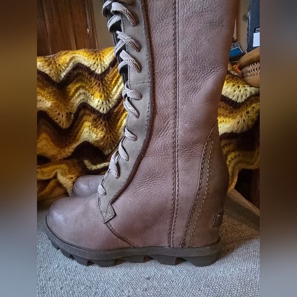 Sorel Joan of Arctic Winter Boots - Picture 2 of 7